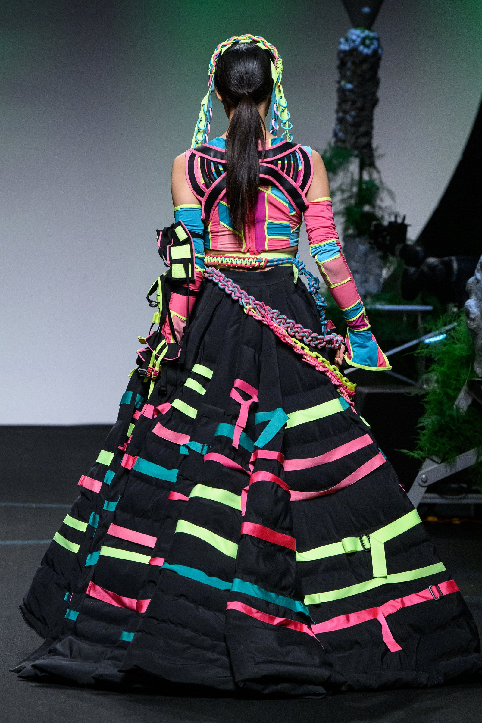 Look 01 from the back